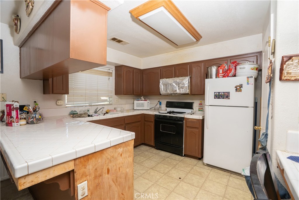 220 Walker Property Photo 4