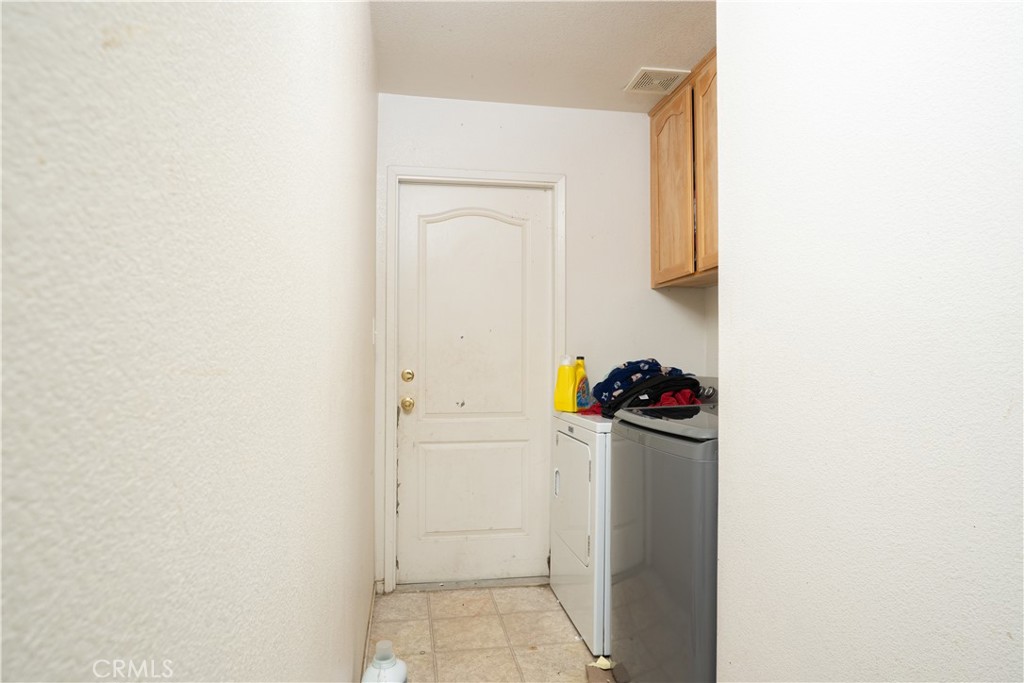 220 Walker Property Photo 6