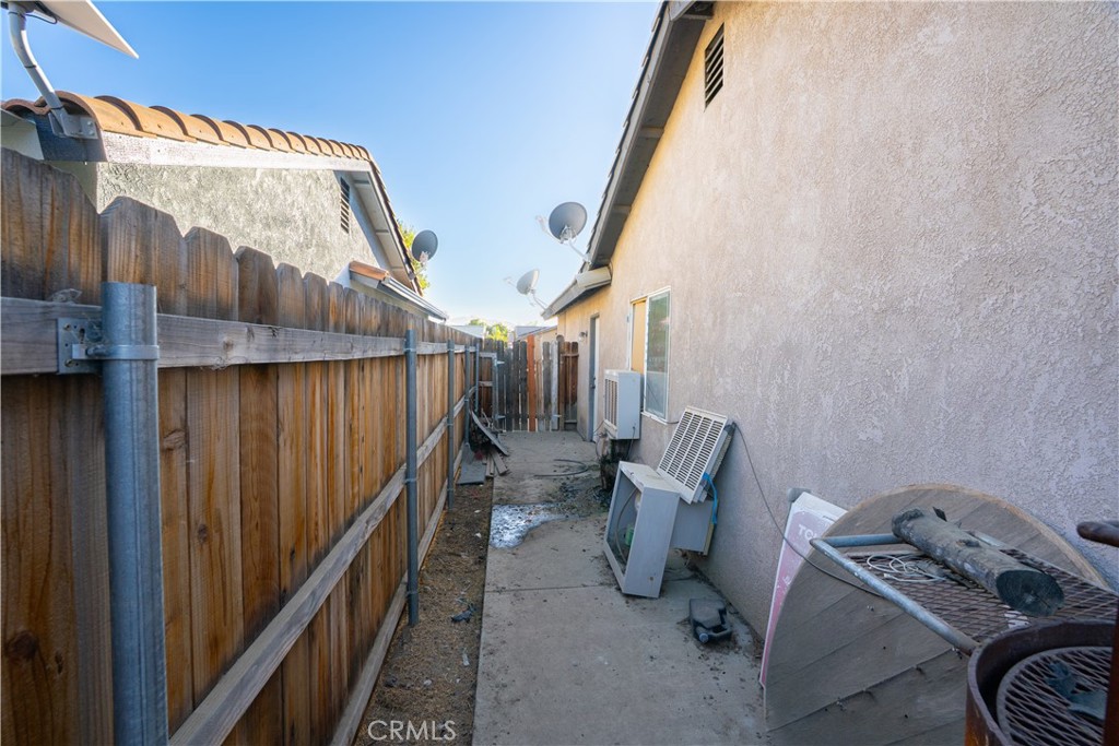 220 Walker Property Photo 14