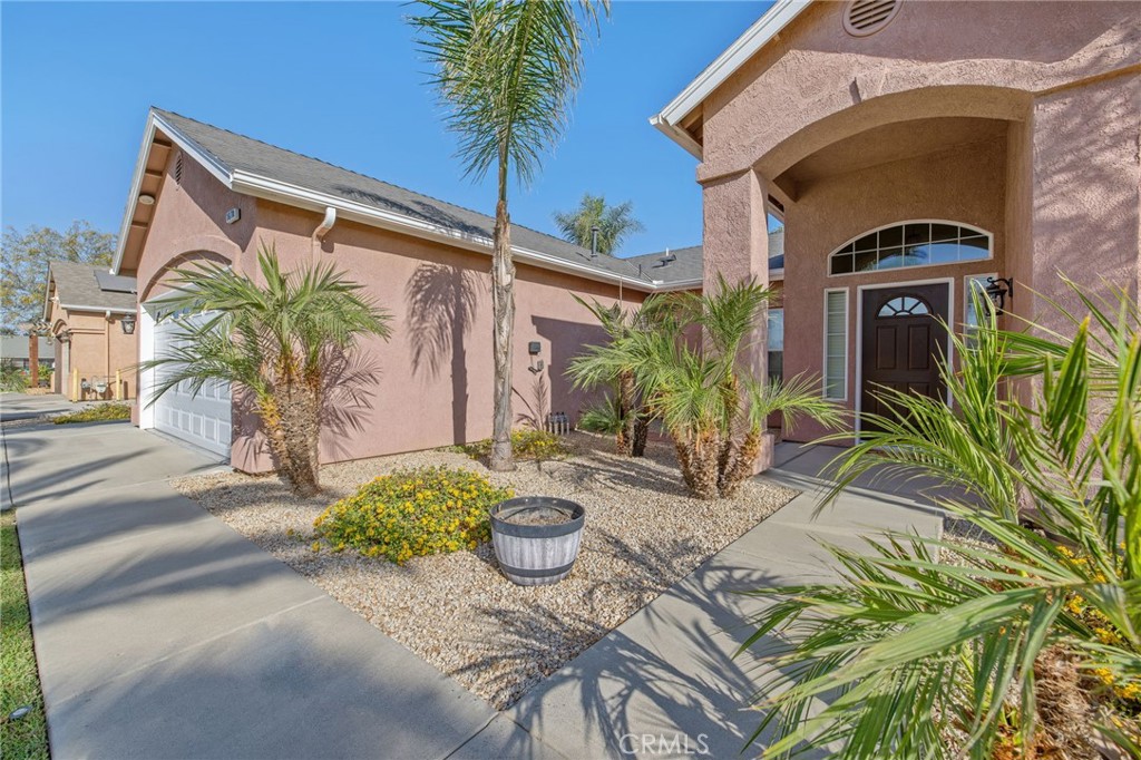 1678 Hawthorn Property Photo 4