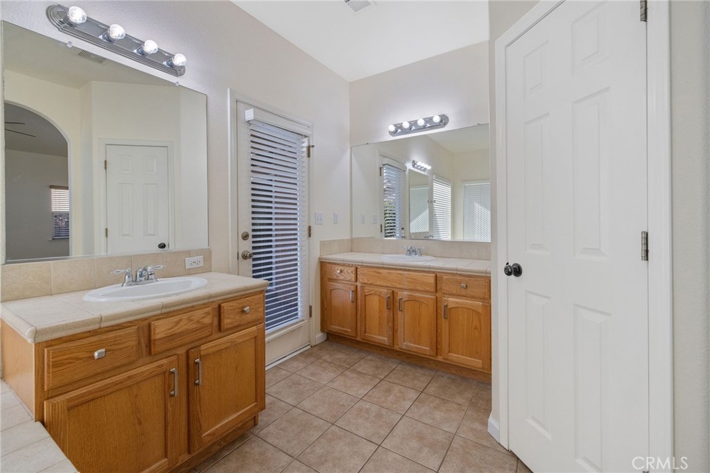 1678 Hawthorn Property Photo 38