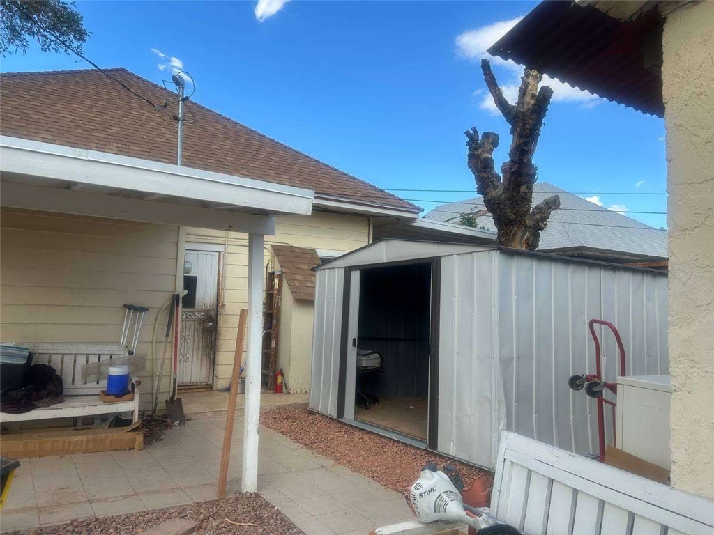 521 Acoma Property Photo 3