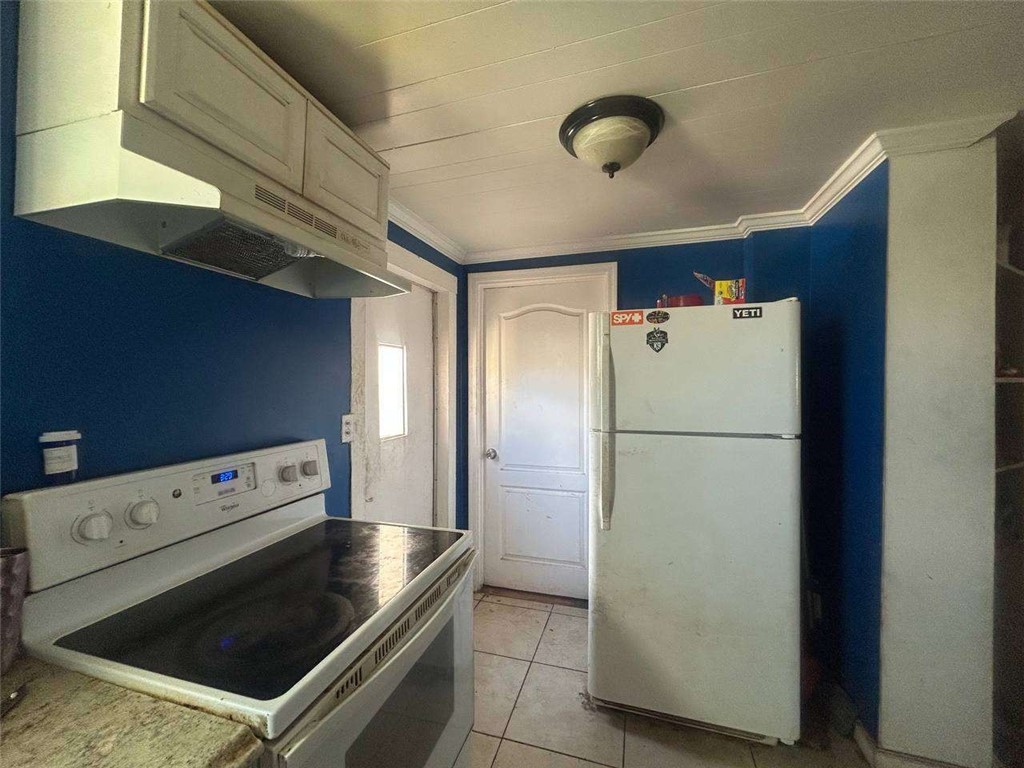 521 Acoma Property Photo 9