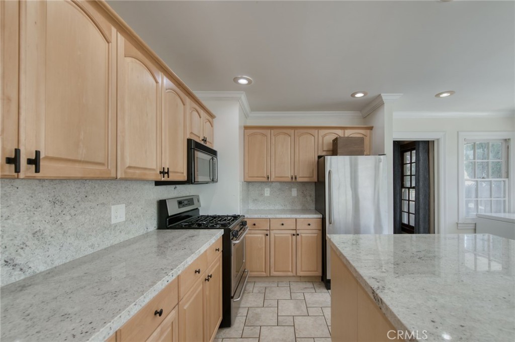 544 E Clinton Property Photo 20