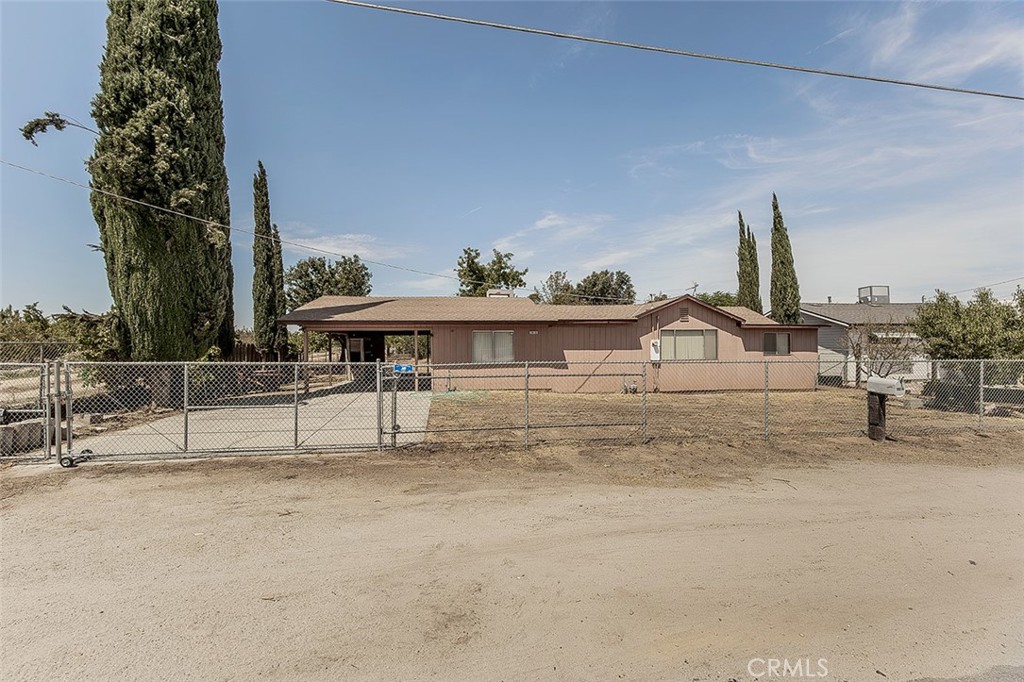 9016 E Dinuba Property Photo 1