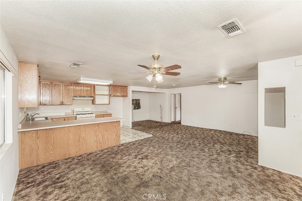 9016 E Dinuba Property Photo 5
