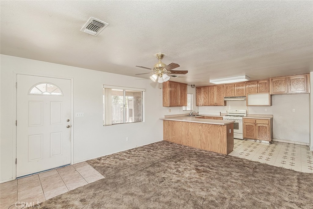 9016 E Dinuba Property Photo 6