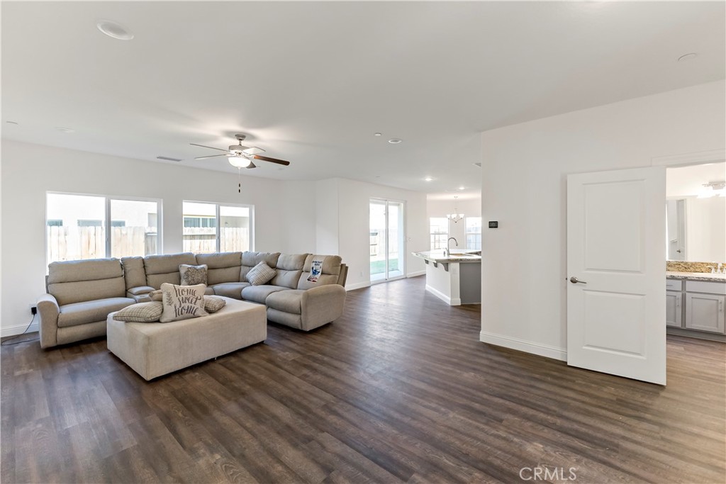 4422 W Langden Drive Property Photo 2