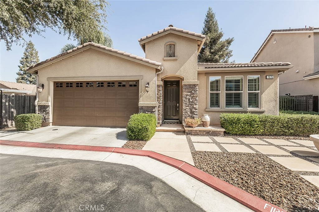 7076 N Cedar Hill Drive Property Photo 1