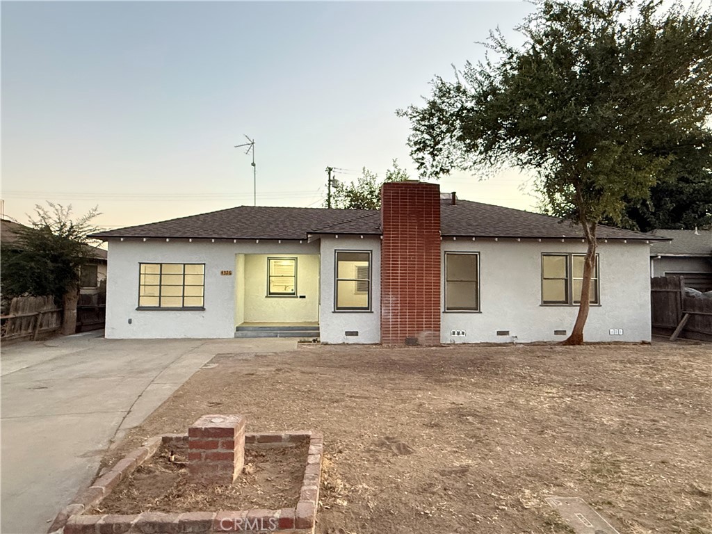 4326 E Brentwood Property Photo 1