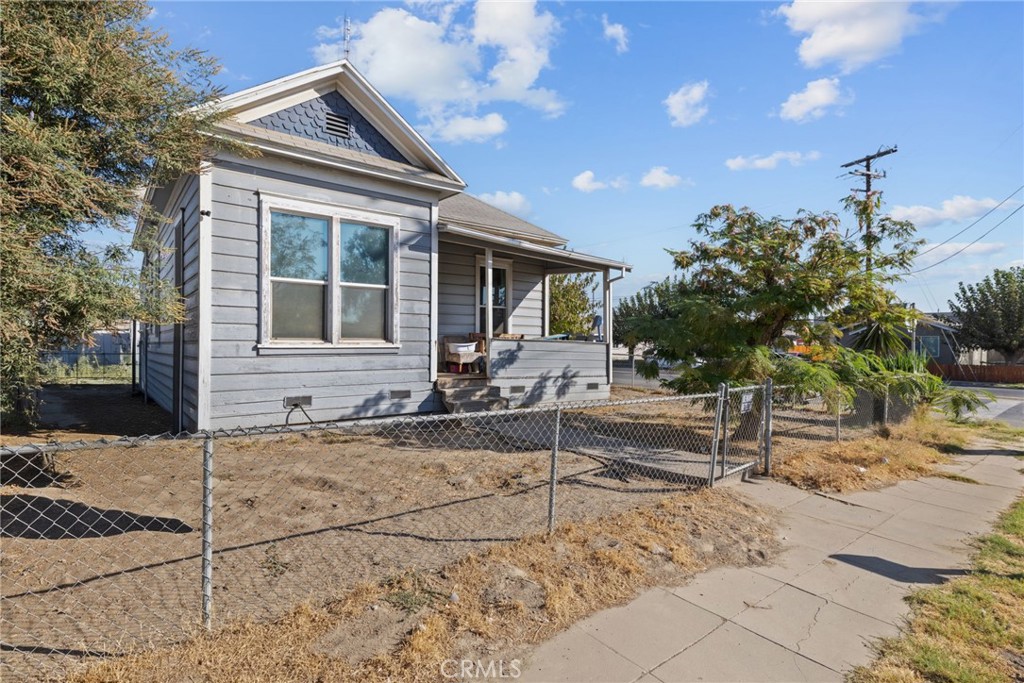 130 E 4th Street Property Photo 2