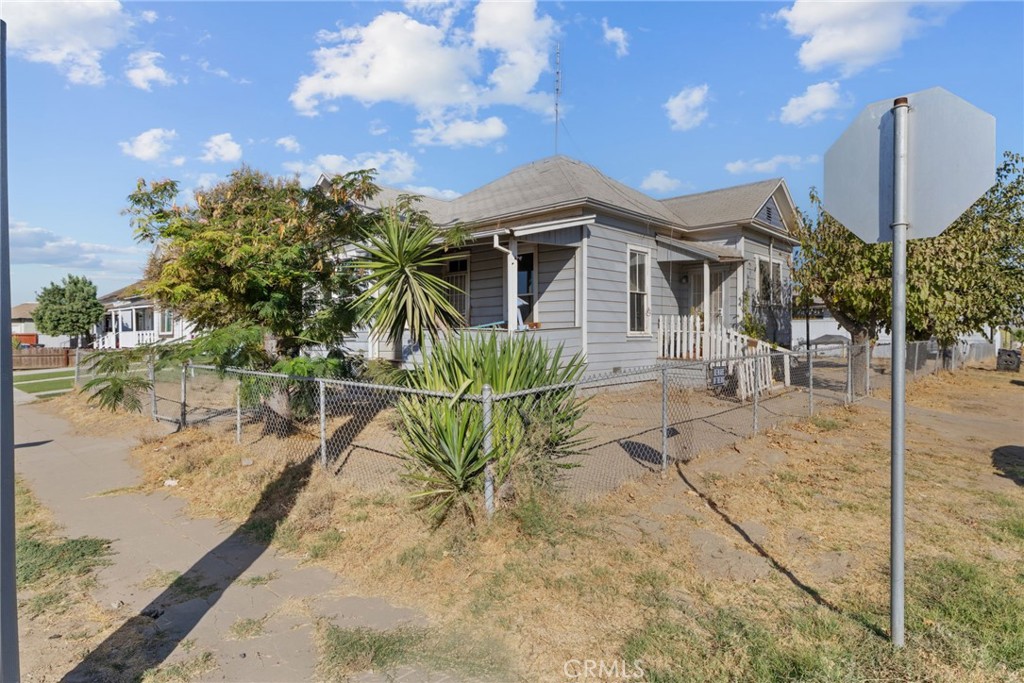 130 E 4th Street Property Photo 4