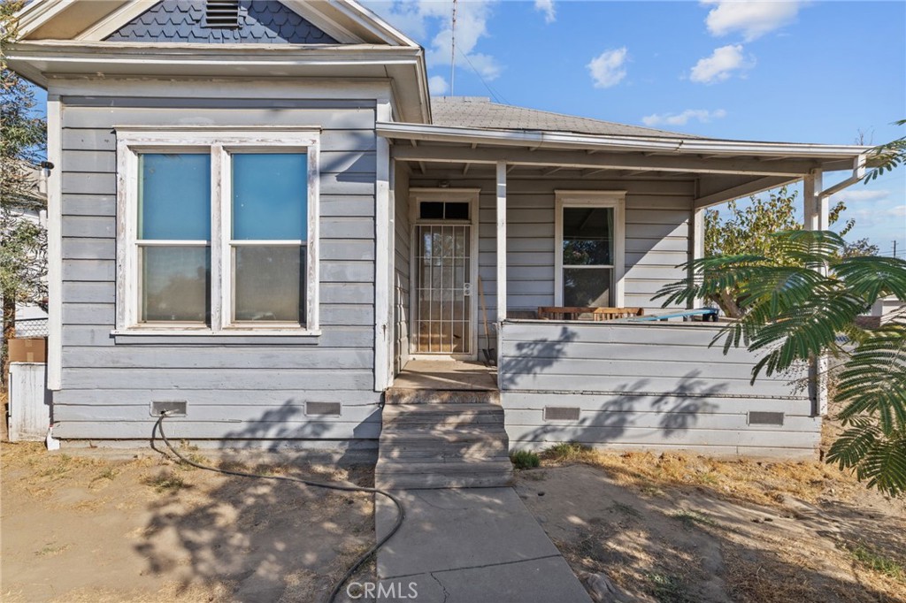130 E 4th Street Property Photo 5