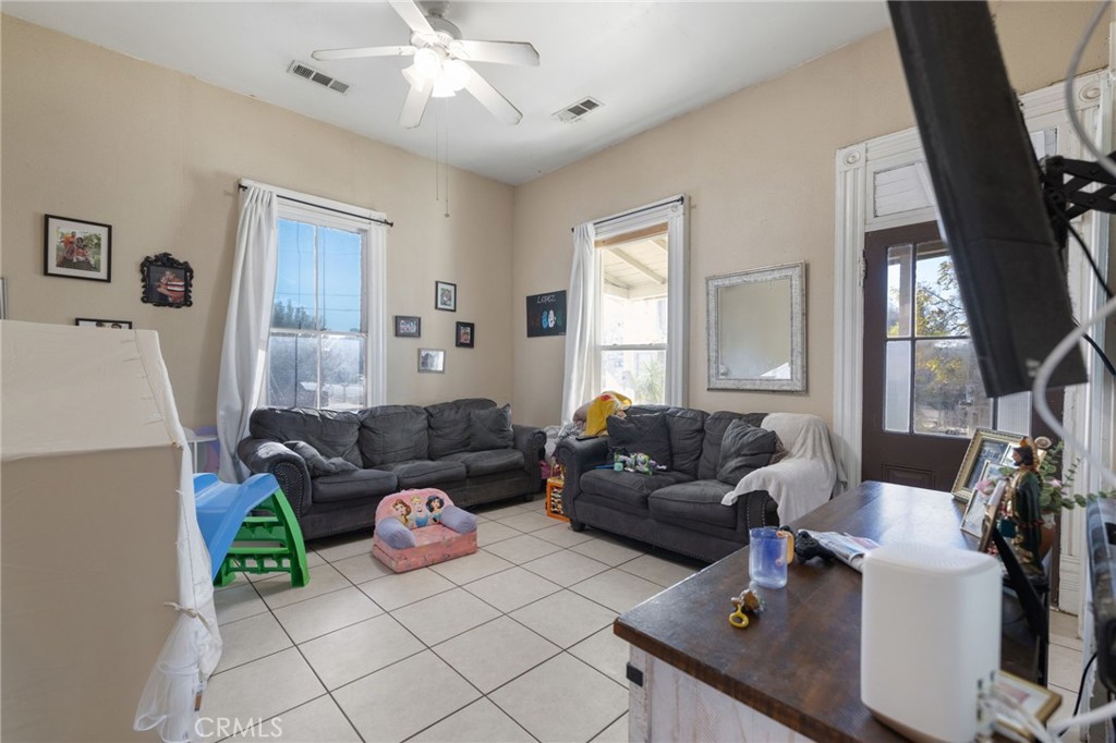 130 E 4th Street Property Photo 7
