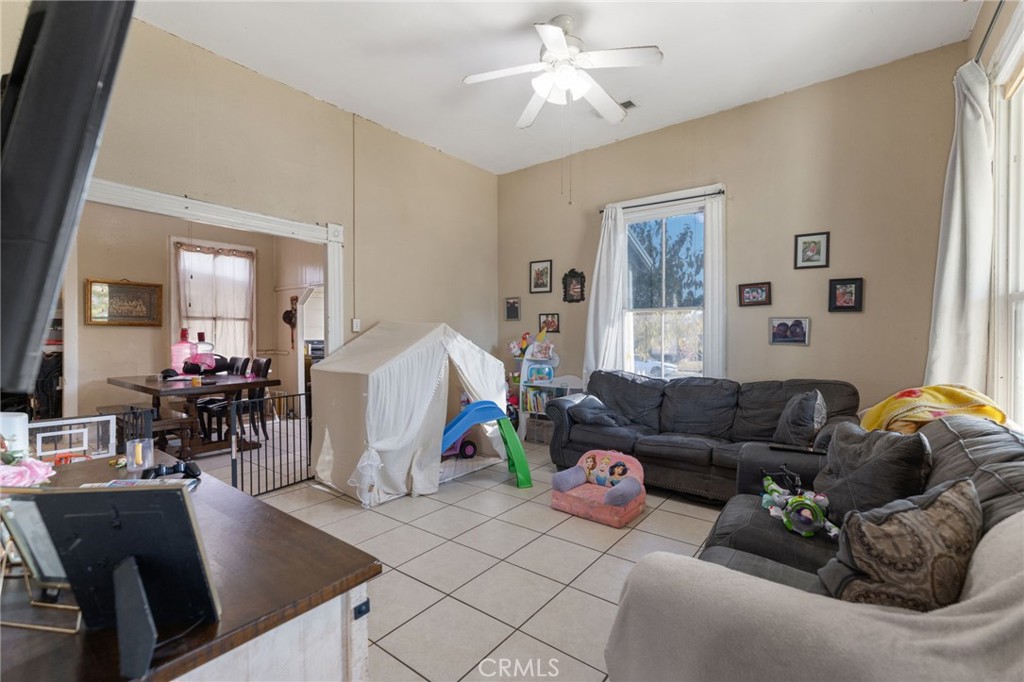 130 E 4th Street Property Photo 8