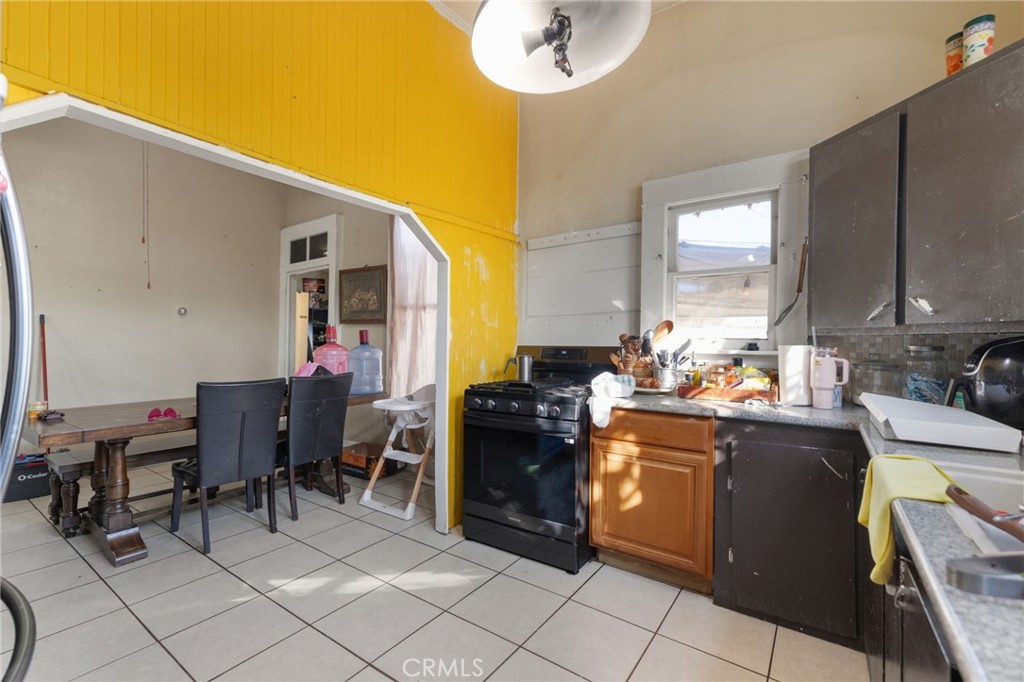 130 E 4th Street Property Photo 16