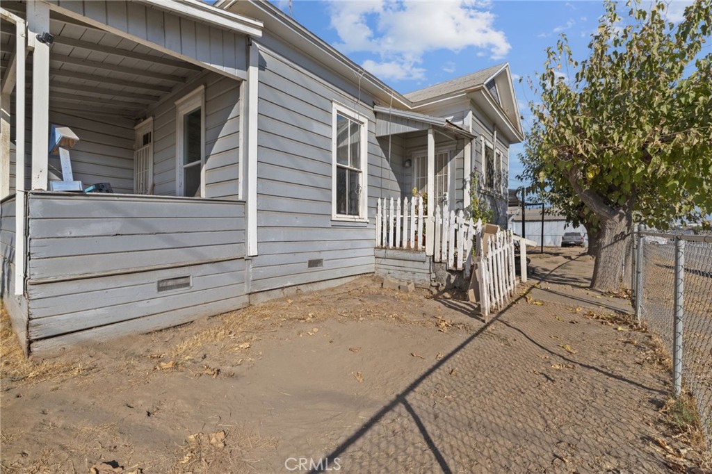 130 E 4th Street Property Photo 21