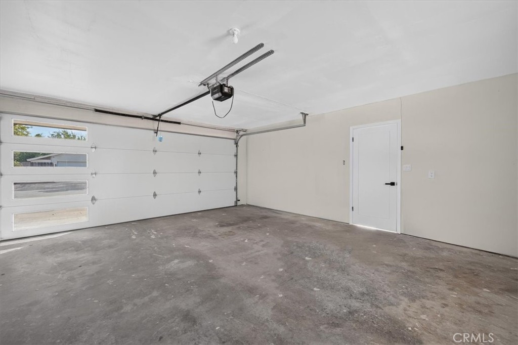 609 E Hampton Property Photo 38