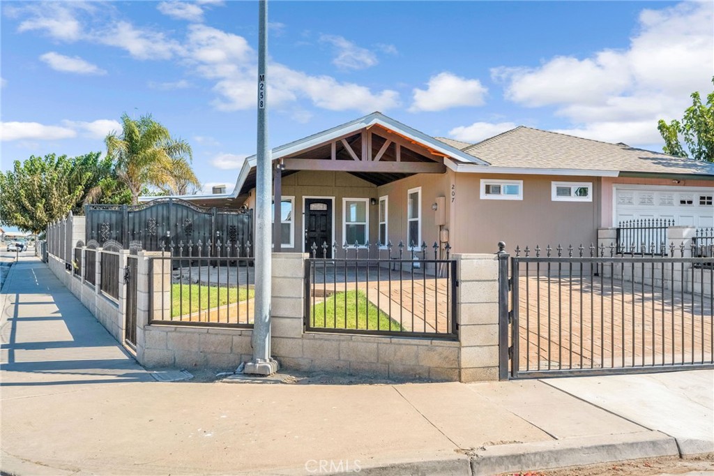 207 I Property Photo 2