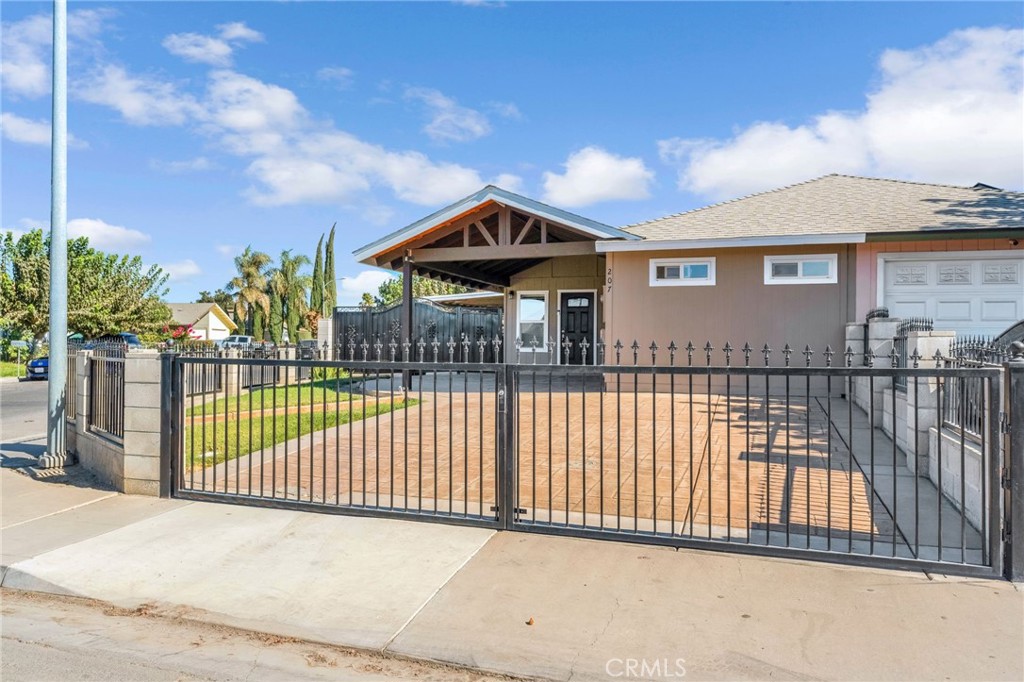 207 I Property Photo 3