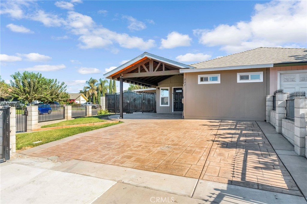 207 I Property Photo 4