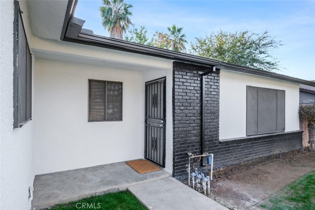 1189 W Pinedale Property Photo 3
