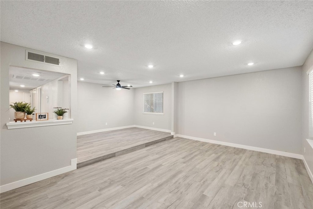1189 W Pinedale Property Photo 4