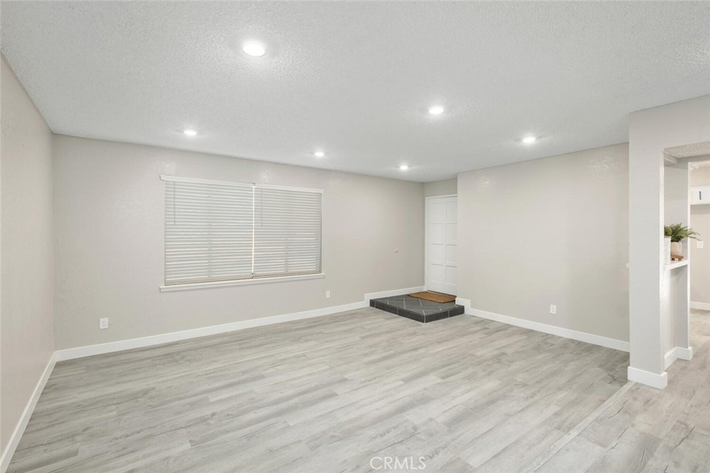 1189 W Pinedale Property Photo 6