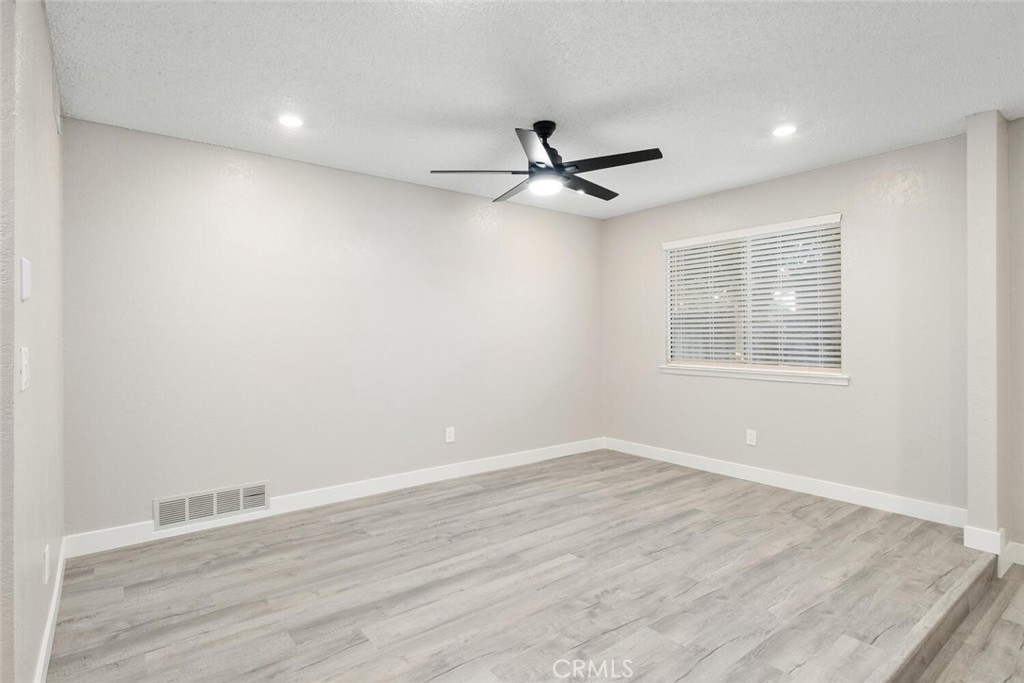1189 W Pinedale Property Photo 7