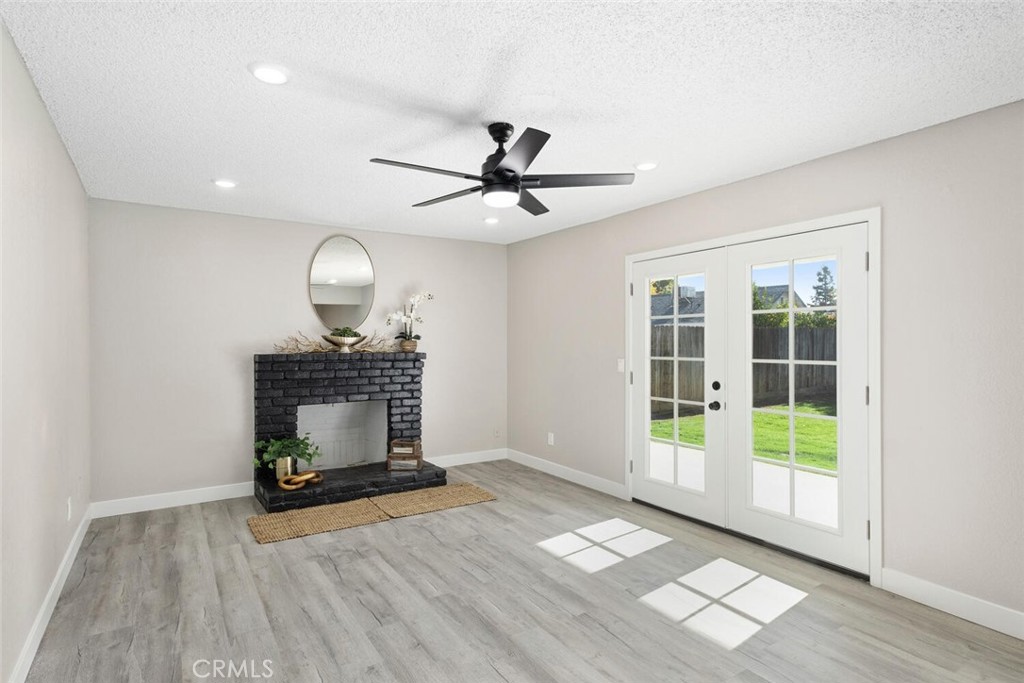 1189 W Pinedale Property Photo 12
