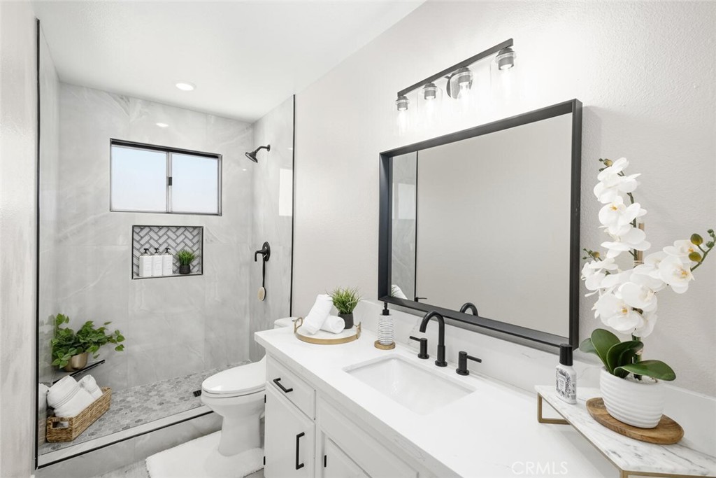 1189 W Pinedale Property Photo 18