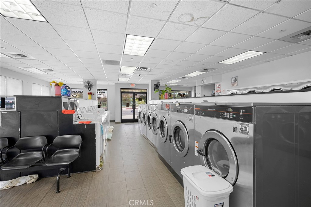 6914 Foothill Boulevard Property Photo 3