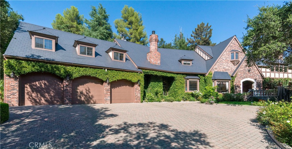 375 Berkshire Avenue Property Photo 3