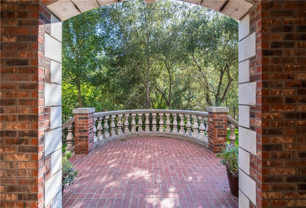 375 Berkshire Avenue Property Photo 8