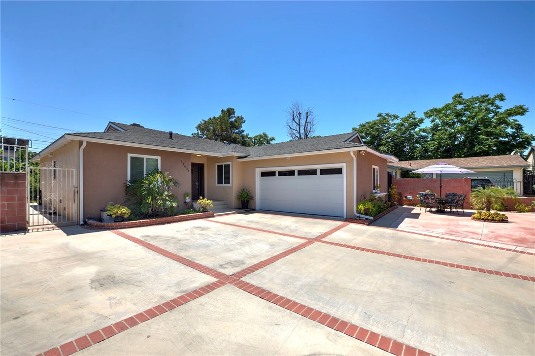 12624 Hartland Street Property Photo 1