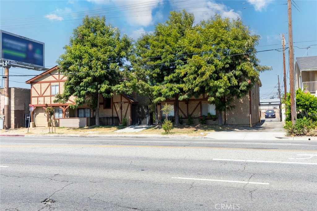 11341 Victory Boulevard Property Photo 11