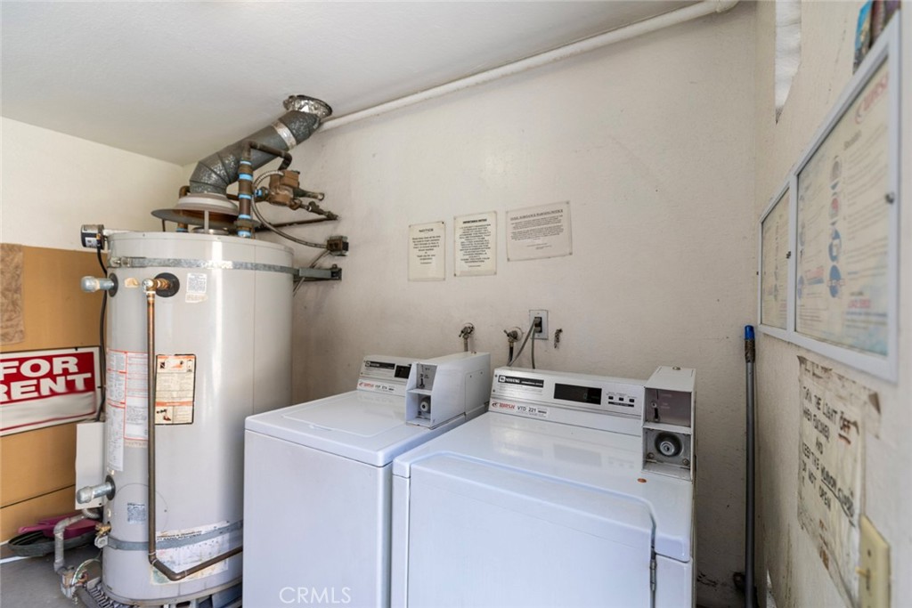 11341 Victory Boulevard Property Photo 12