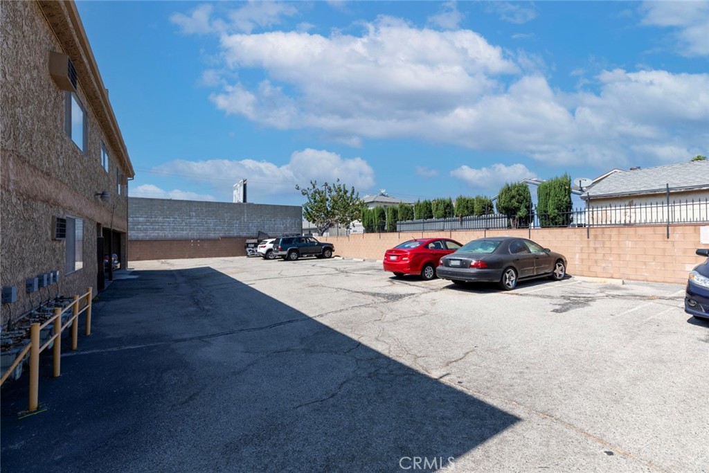 11341 Victory Boulevard Property Photo 13