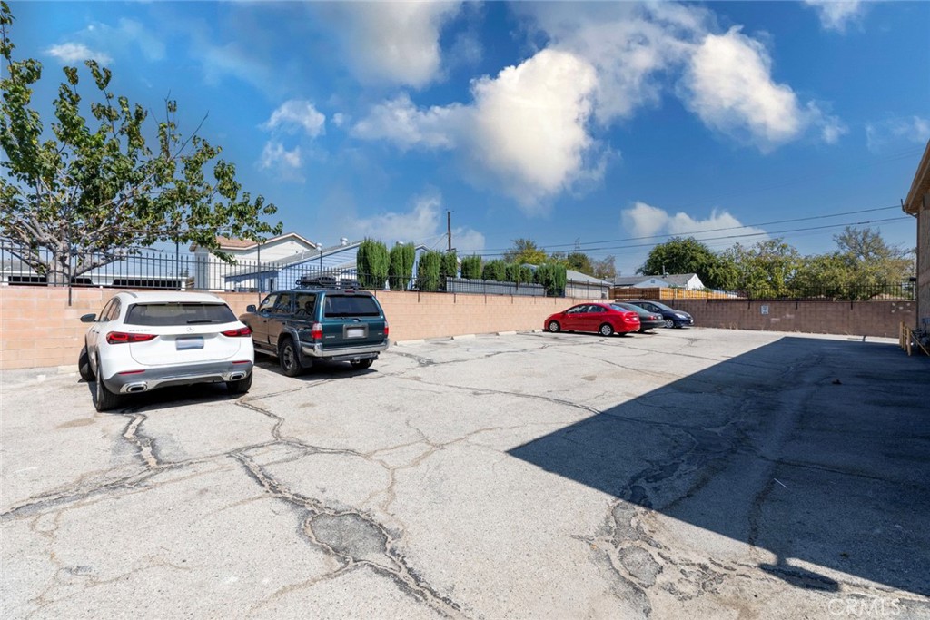 11341 Victory Boulevard Property Photo 14