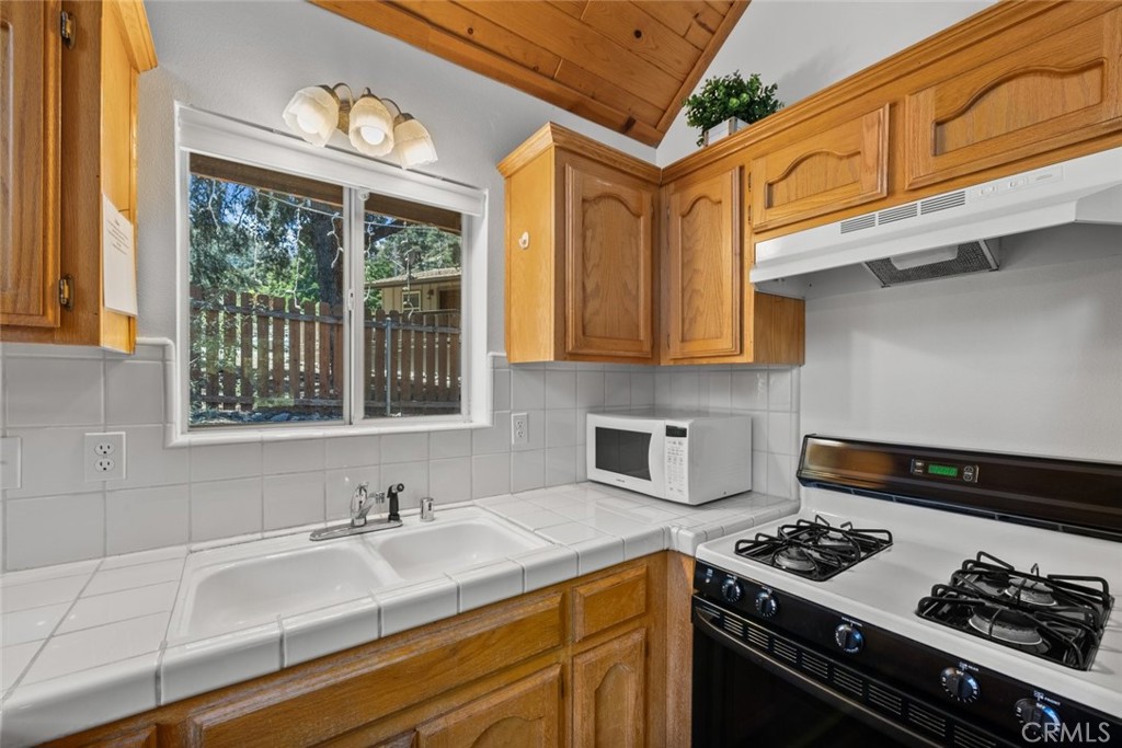 14329 Voltaire Drive Property Photo 14