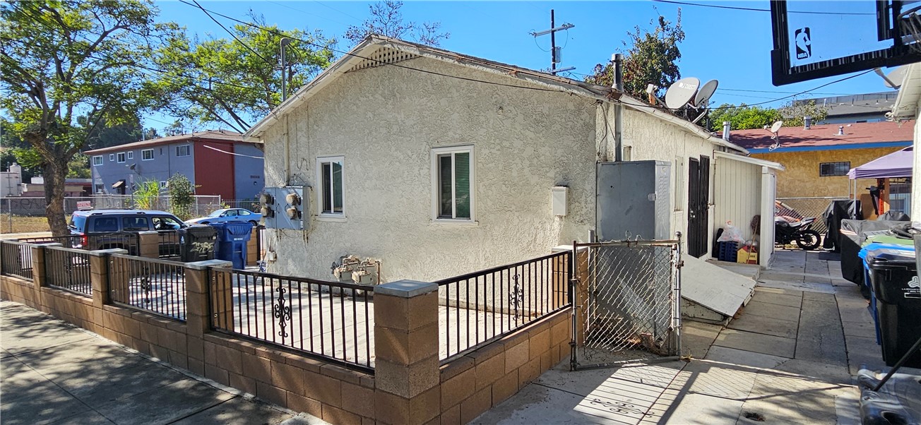 2483 Lancaster Avenue Property Photo 6