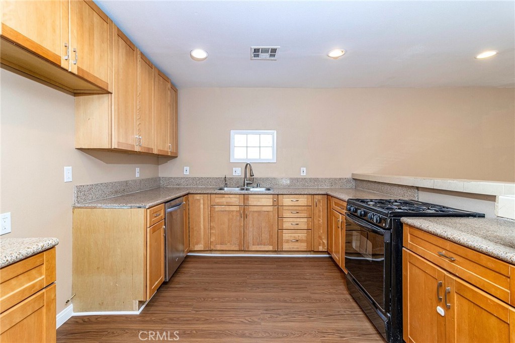 17844 Hartland Street Property Photo 7