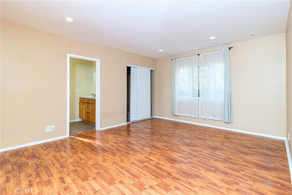 17844 Hartland Street Property Photo 10
