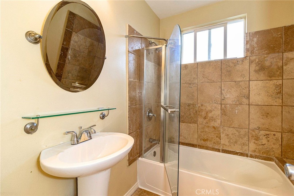 17844 Hartland Street Property Photo 20