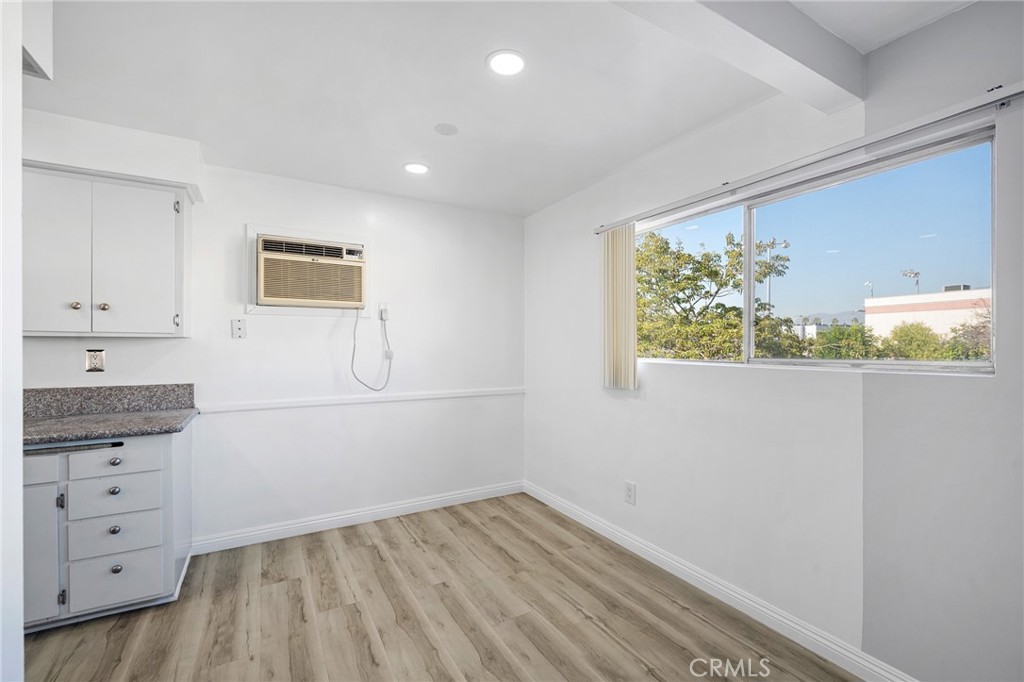 208 E Chevy Chase Drive 12 Property Photo 7