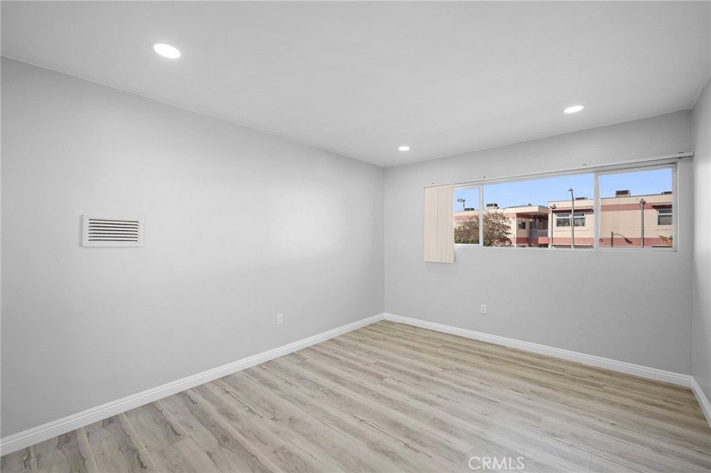 208 E Chevy Chase Drive 12 Property Photo 10