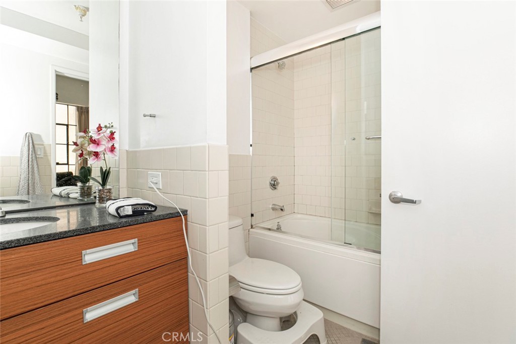 746 S Los Angeles St 1009 Property Photo 16