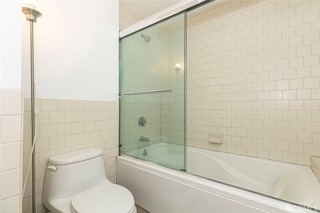 746 S Los Angeles St 1009 Property Photo 17
