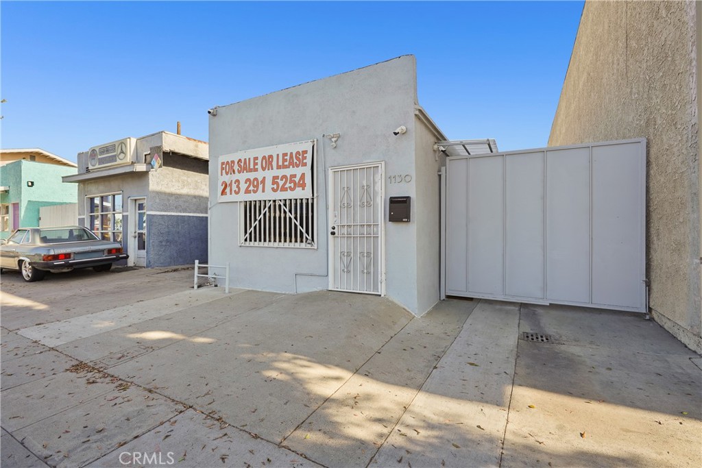 1130 N Hollywood Way Property Photo 3