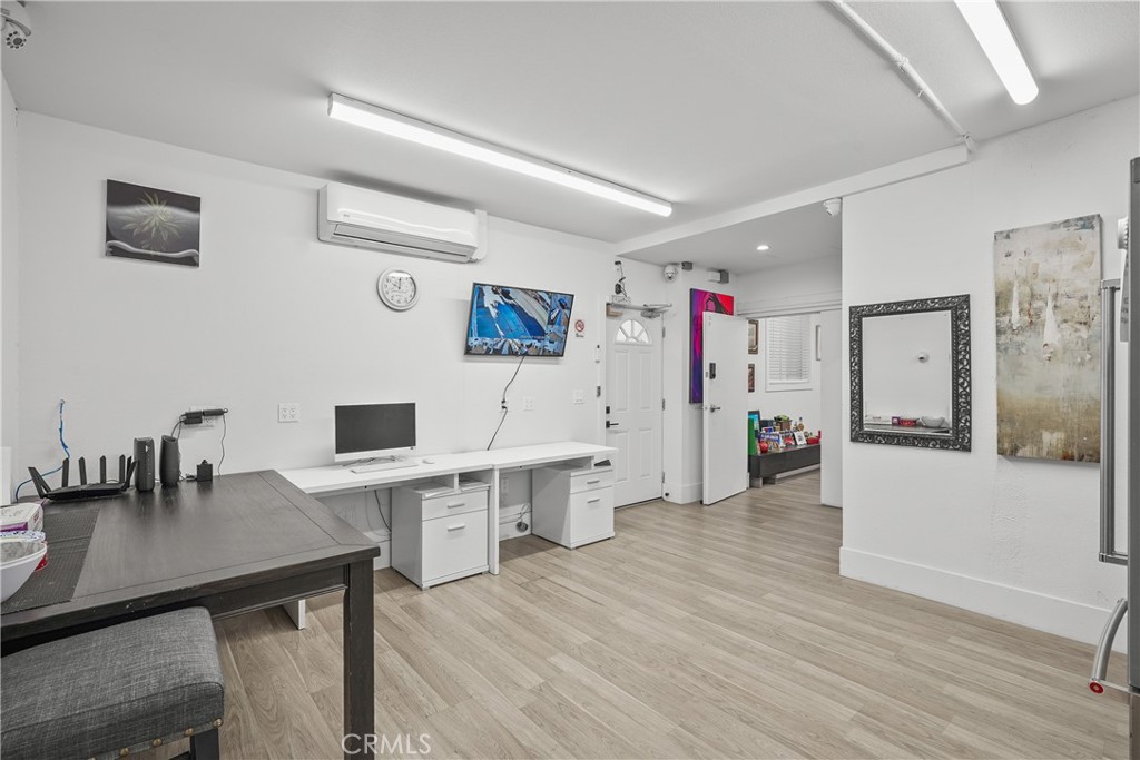 1130 N Hollywood Way Property Photo 8